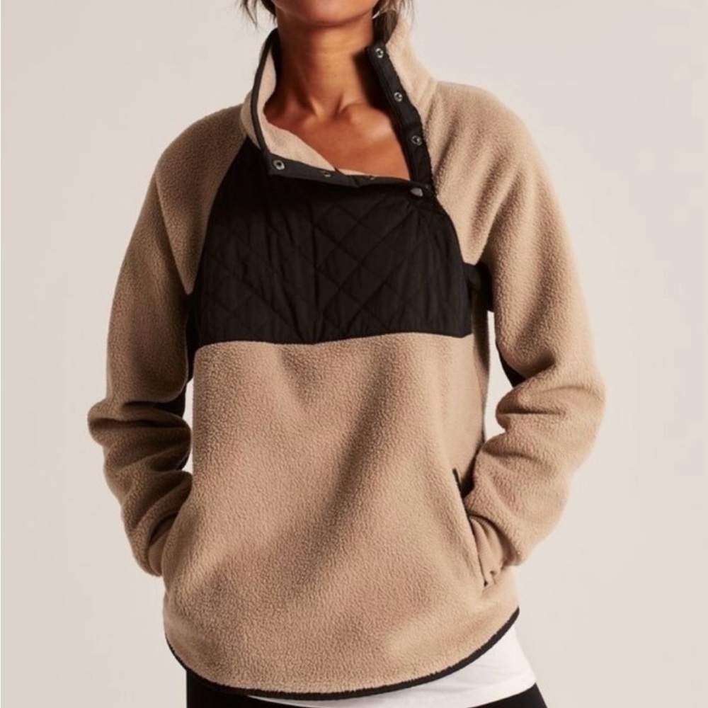 Abercrombie & Fitch Quilted Snap-Button Fleece Pullover